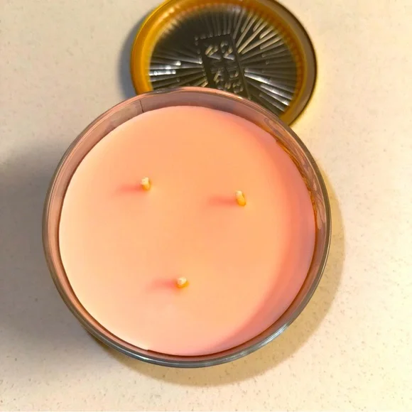 Yankee Candle Tangerine & Vanilla 18 oz 3 Wick Large Scented Gift Holiday - Picture 4 of 7